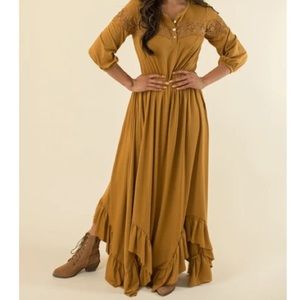 Flowy maxi dress with lace detail